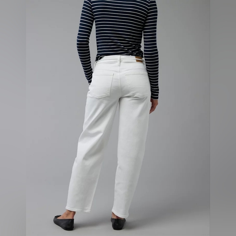 NWT AE White Mid Rise Stretch barrel jeans Size 18, Size 16 - Picture 2 of 9